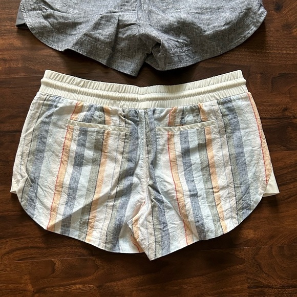 Athleta Beachside Bali Linen Shorts Lot Of 2
Gray and Striped
Size 6 - Picture 9 of 10